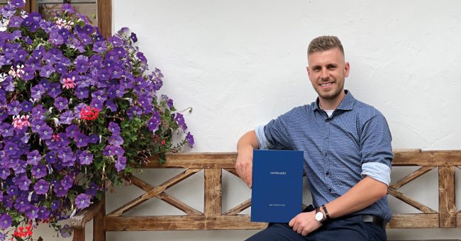 Chris Grünberg Interview Am 01. September 2021 hat Chris Grünberg sein berufsbegleitendes Studium für den Master of Science (M.Sc.) im Studienfach Lebensmitteltechnologie & Ernährung abgeschlossen.